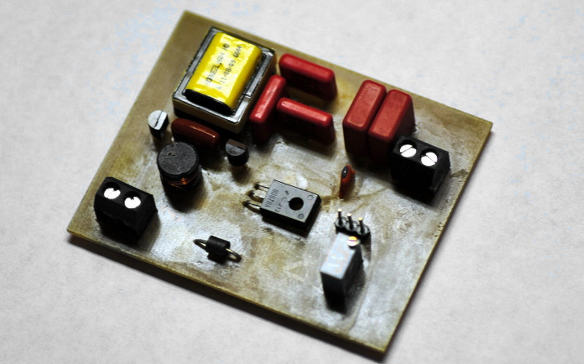 High voltage power supply