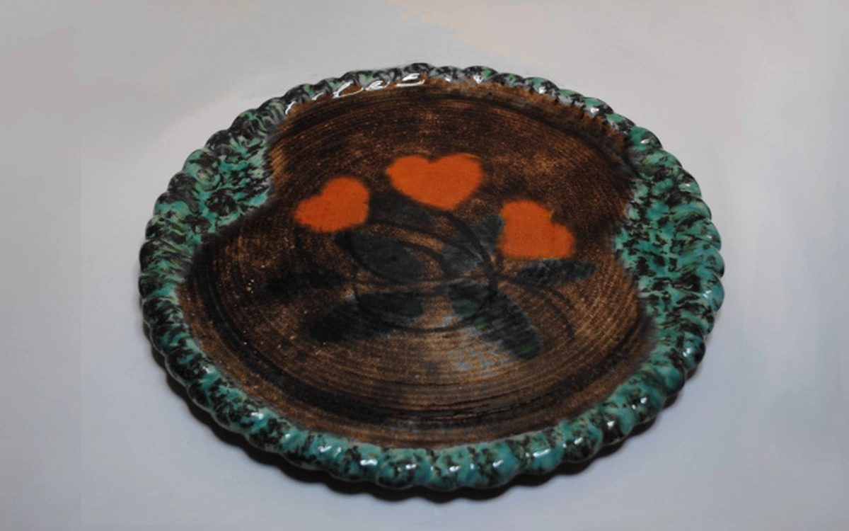 Dishware with Uranium Hearts